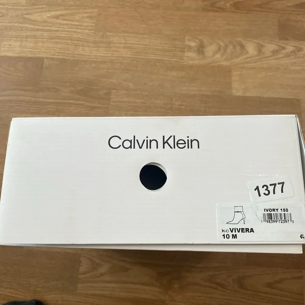 Calvin Klein Women’s Vivera Buckle Strap Stiletto Dress Booties Ivory 10M NIB - Picture 3 of 10